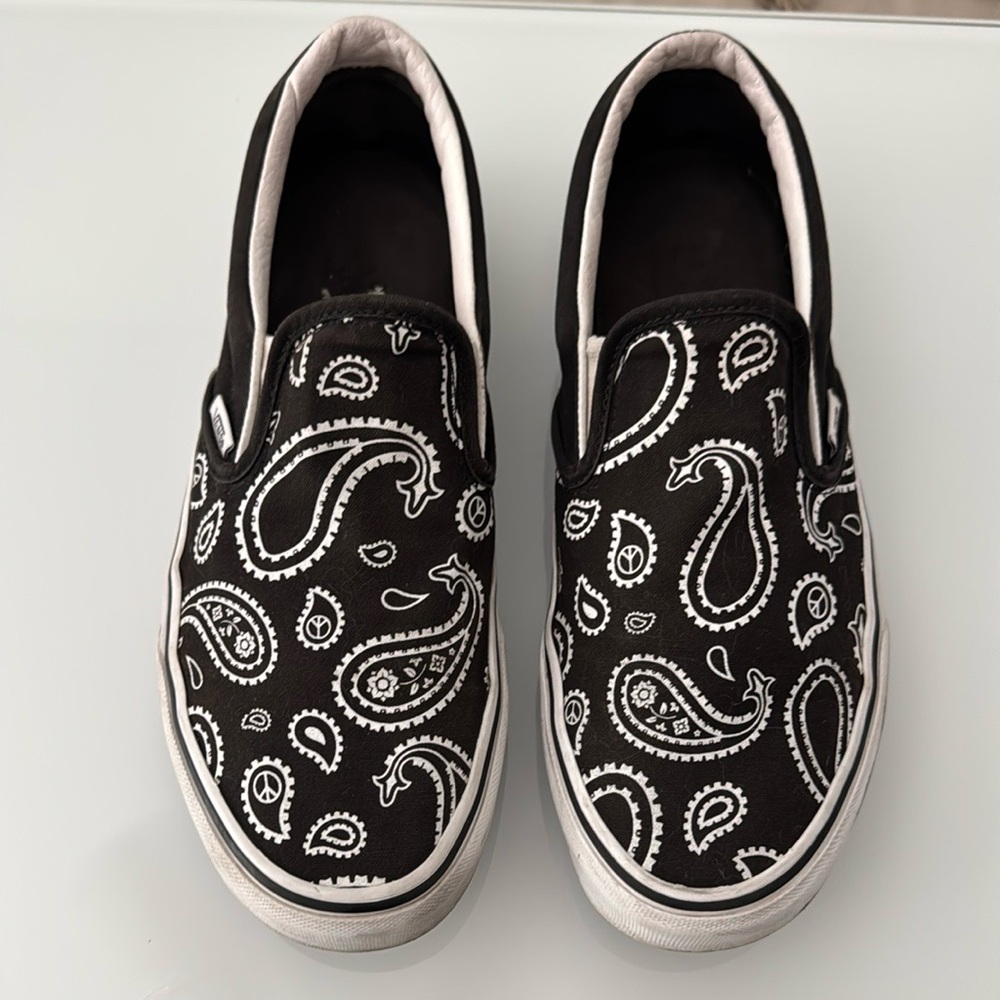 Vans Men’s 9. Black and White Paisley Slip-On Shoes
